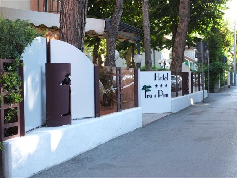 Hotel Fra I Pini Rímini Exterior foto