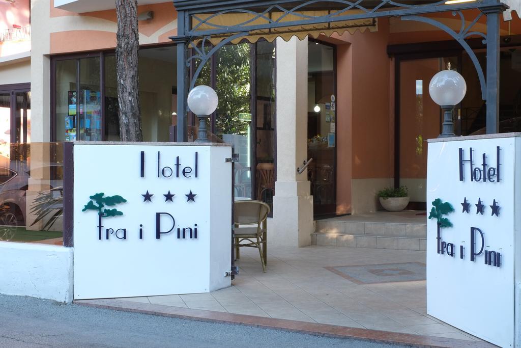 Hotel Fra I Pini Rímini Exterior foto